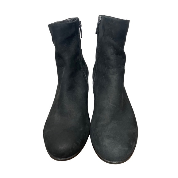 𝅺ecco Black Suede Bootie, Shape 35 Modern Ankle Boot, 7 - Picture 2 of 9